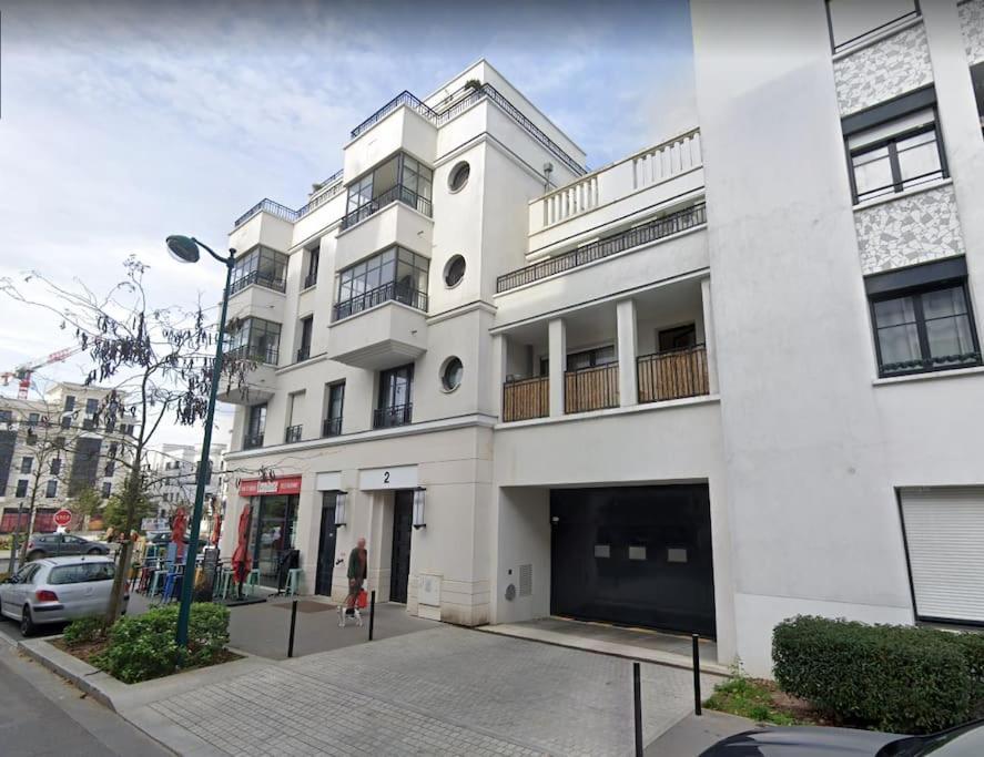 Lotus: Disney-adjacent Retreat With Free Parking And Wi-fi Chessy (Seine-et-Marne)