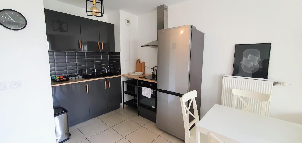 Apartment Lotus: Disney-adjacent Retreat With Free Parking And Wi-fi Chessy (Seine-et-Marne)