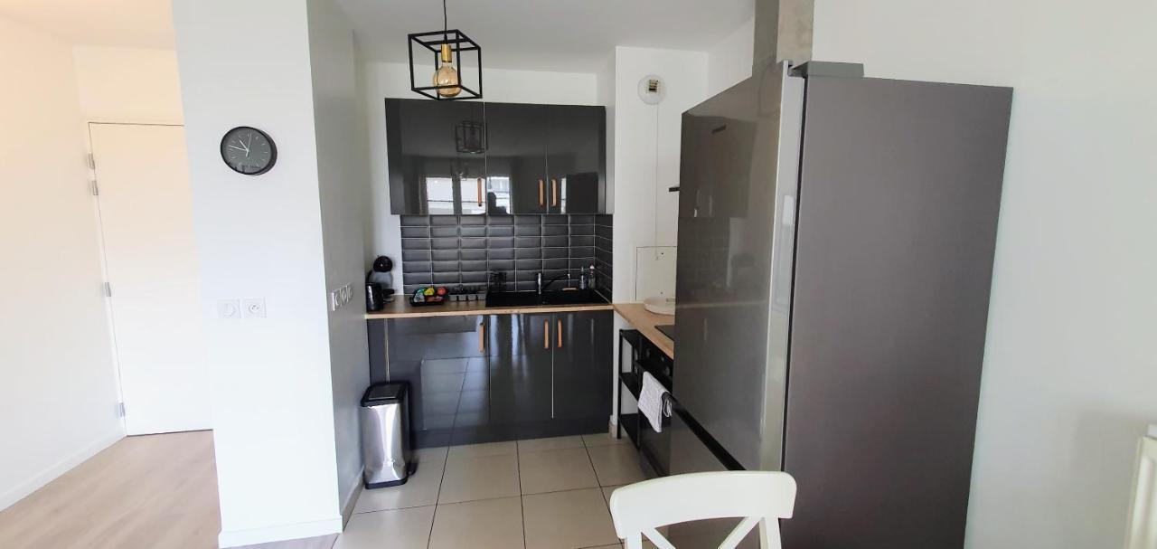 Apartment Lotus: Disney-adjacent Retreat With Free Parking And Wi-fi Chessy (Seine-et-Marne)